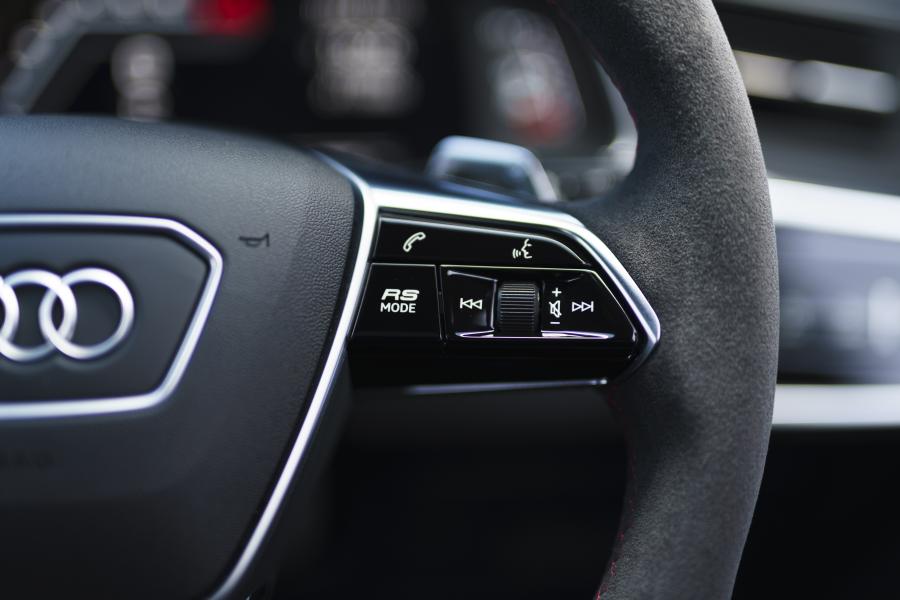Детали интерьера Audi RS6 Avant (C8) 2020 года  (UK) (фото 121 из 150)